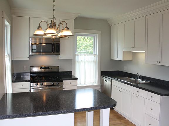 5th image of 204 2nd St APT 2