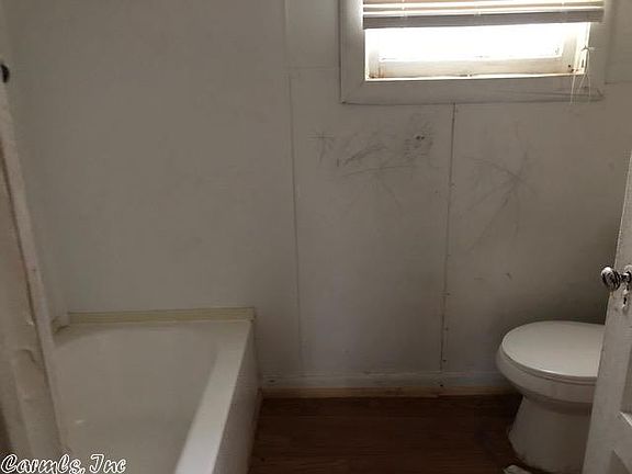 4th image of 407 W Pine St