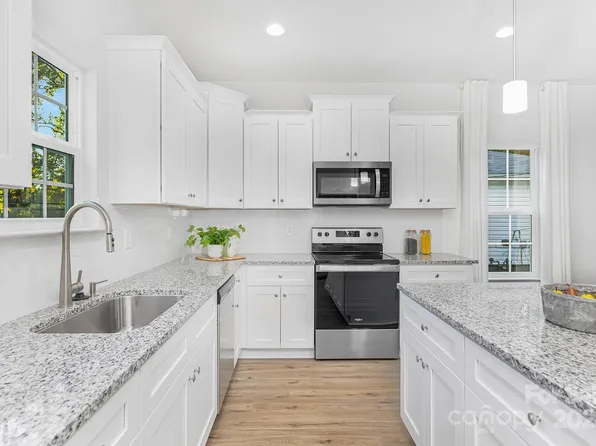 218 E Boston Ave, Bessemer City, NC 28016