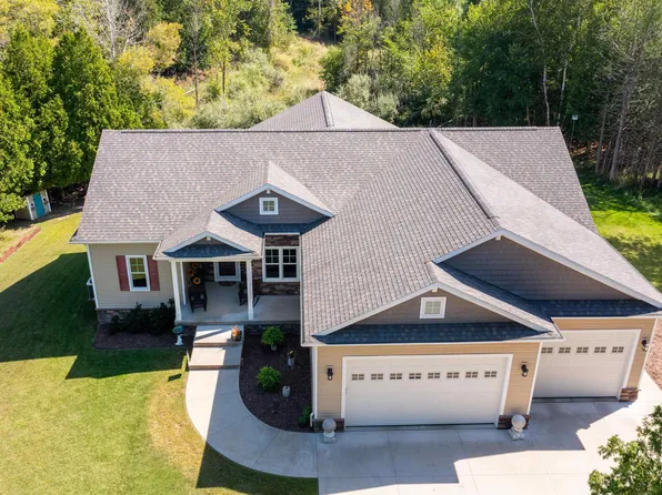 4545 Maple Dr, Mount Pleasant, MI 48858