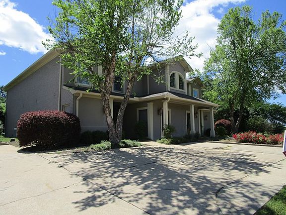2nd image of 908 Augusta Dr #D