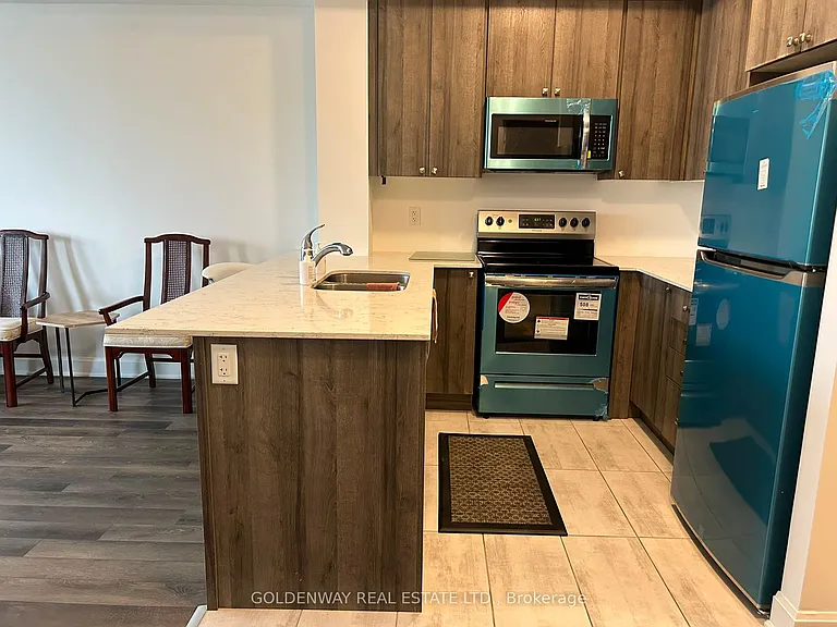 50 Lakebreeze Dr #307 — Photo 6