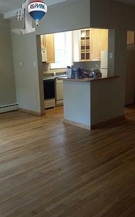 3rd image of 2410 W Farragut Ave