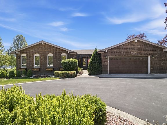 2nd image of 28 Windemere Ln