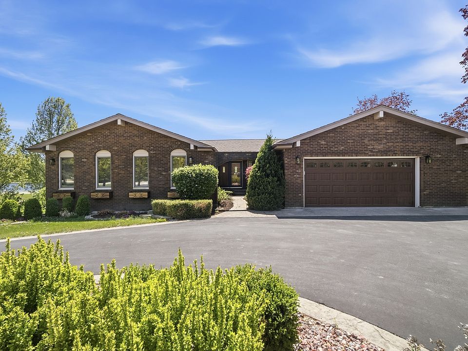 1st image of 28 Windemere Ln