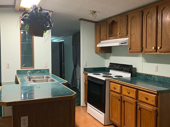 Kitchen with island 