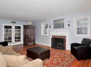 18 Barberry Ln, Saint Louis, MO 63122