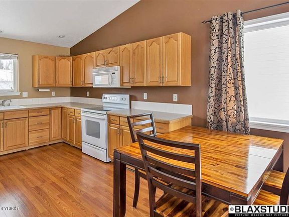 5th image of 850 Shellinger St