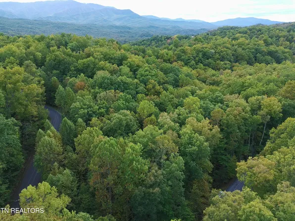 27 Pinnacle Vista Rd, Gatlinburg, TN 37738