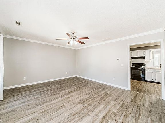 3rd image of 132 Edgedale Ct