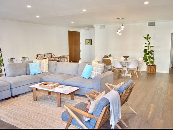 3rd image of 11815 Dorothy St APT 1