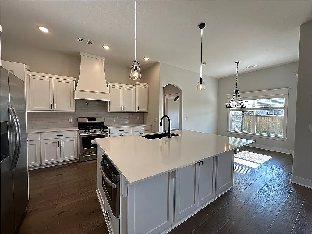 4 bed, 2017 sqft, $2,950 — Photo 4