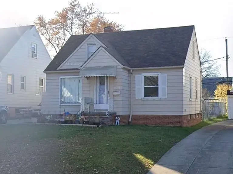 21210 Kenyon Dr — Photo 2