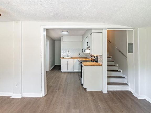 4th image of 1017 Smith Ave