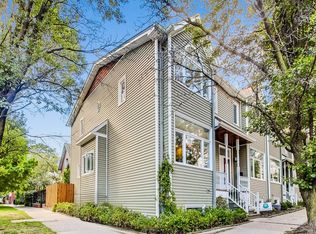 1801 W Roscoe St, Chicago, IL 60657