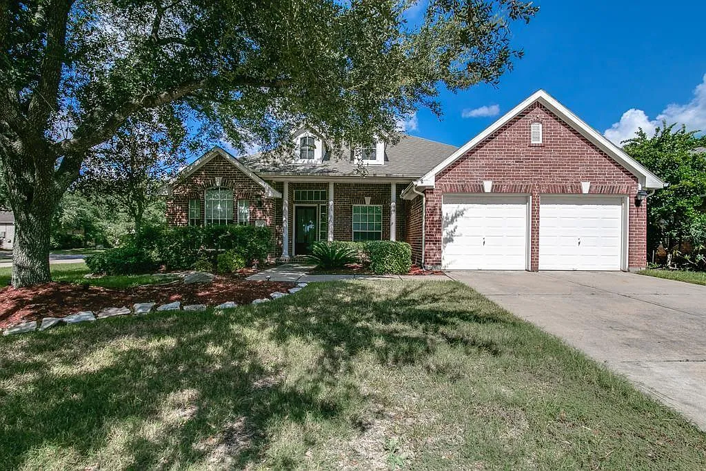 3 bed, 2.0 bath, 2243 sqft, $2,600 — Photo 1