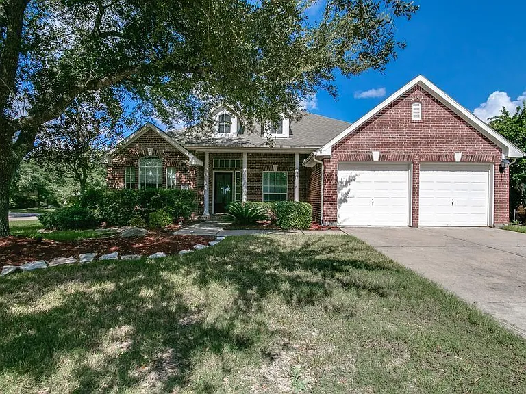1718 Bumelia Ct — Photo 1
