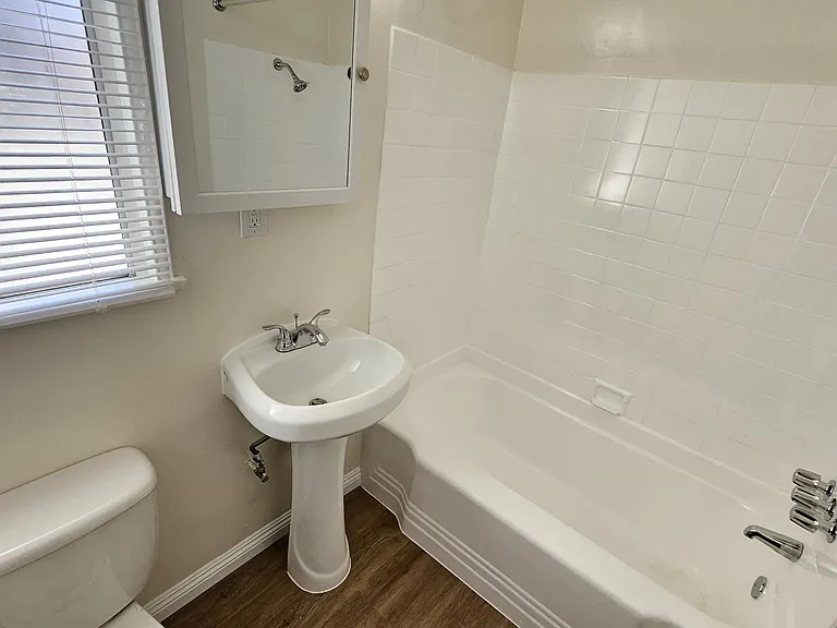 527 N Alexandria Ave #2 — Photo 4