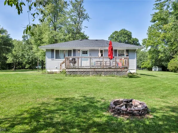 106 N Meadowbrook Dr, Leavittsburg, OH 44430