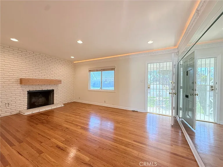 1036 S Hidalgo Ave — Photo 4