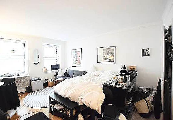 2nd image of 120 W 75th St