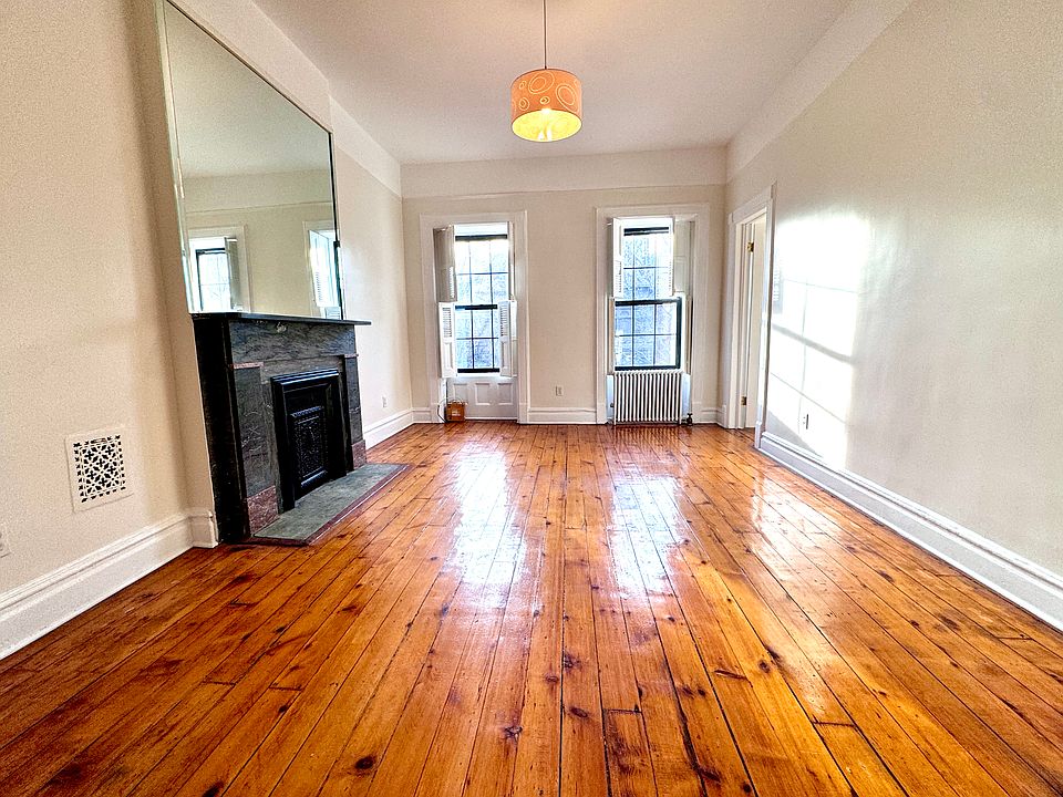 1st image of 15 Arlington Pl #3