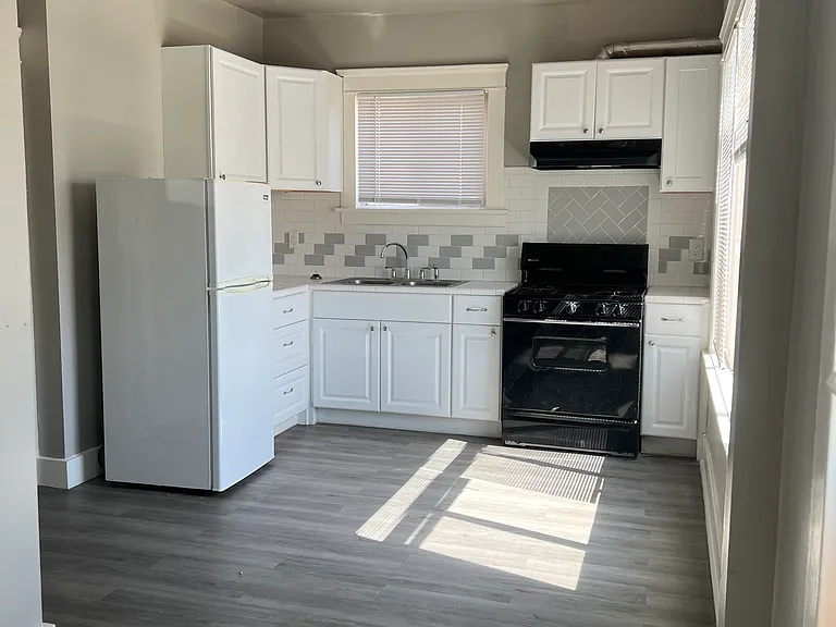 2515 K St #8 — Photo 8