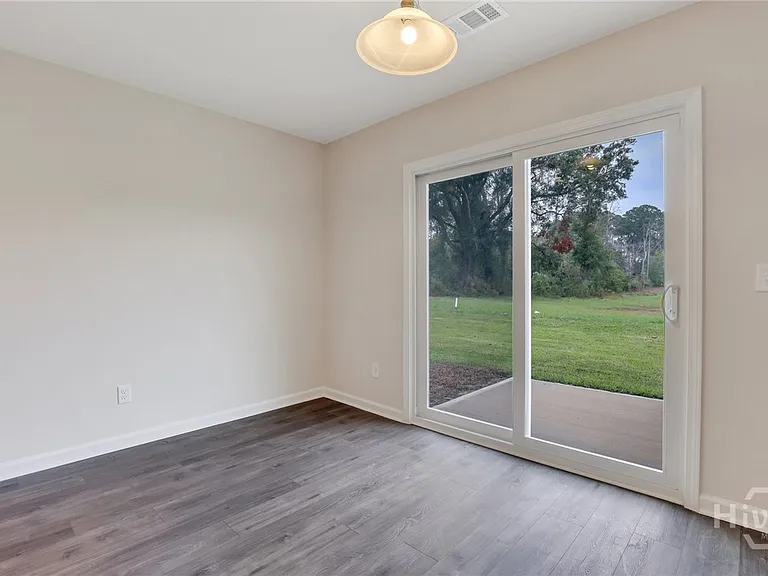 211 Vinesville Ct — Photo 8