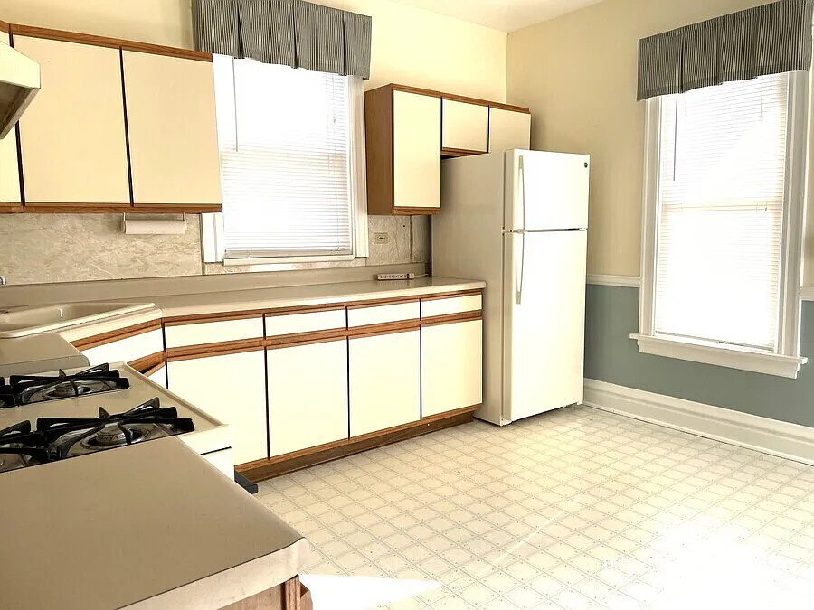 3804 N Drake / 2 bed - 1 bath / Irving Park / Available 9/1 — Photo 2