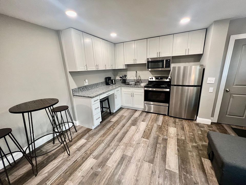 Brand new kitchen w/ stainless steel appliances