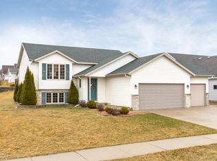 5489 51st St NW, Rochester, MN 55901