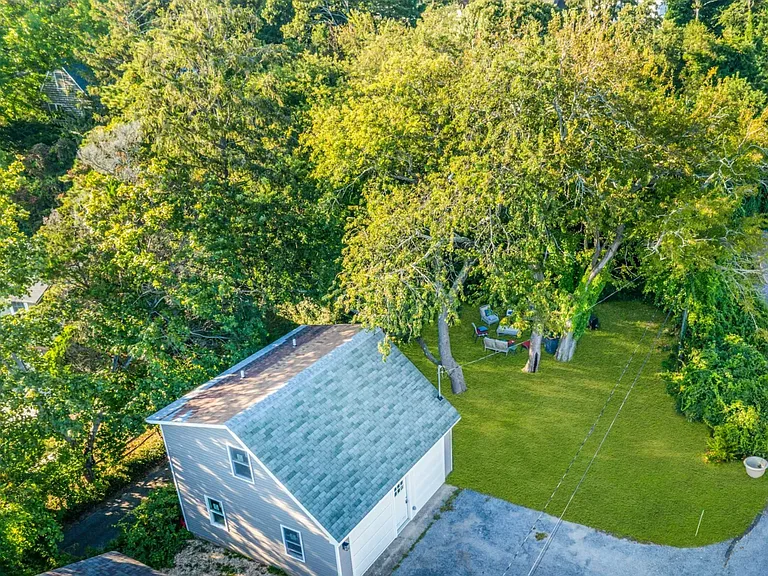 287 E Montauk Hwy — Photo 11