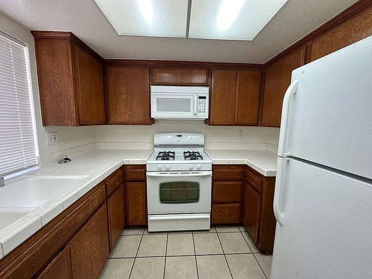 1594 Christopher Ln — Photo 21
