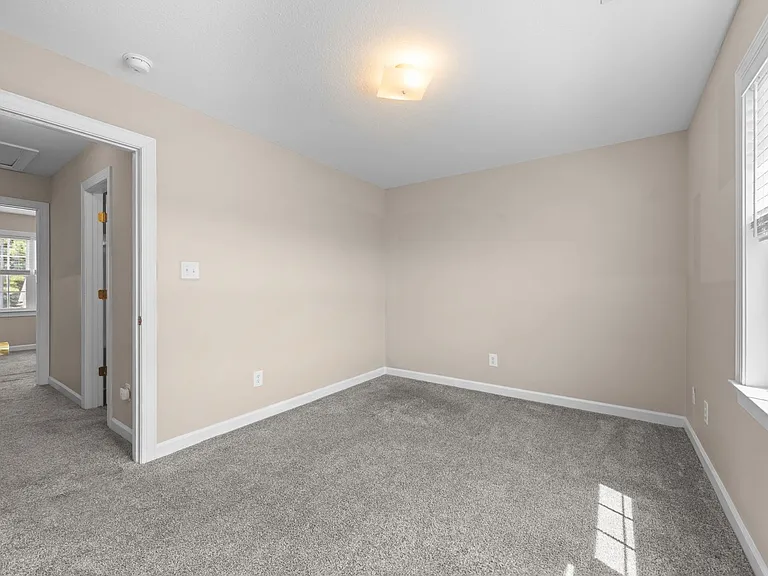 911 Springwood Dr — Photo 15