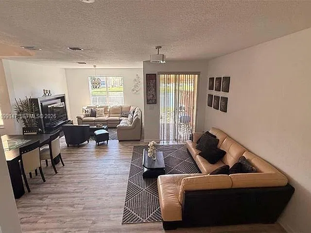 4 bed, 2.5 bath, $4,500 — Photo 3