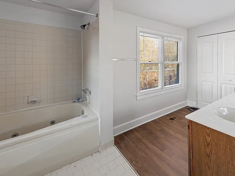 531 W Ormsby Ave #4 — Photo 14
