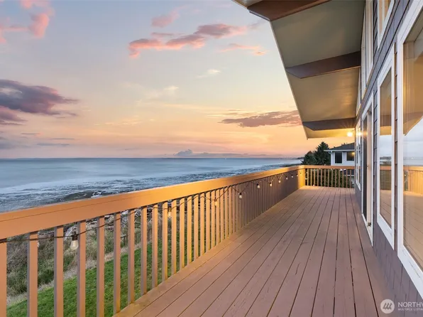 138 Sunrise Avenue SE, Ocean Shores, WA 98569