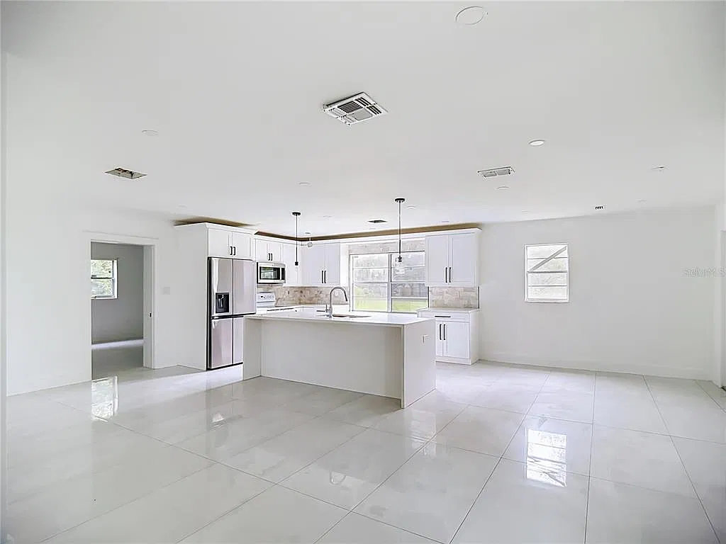 5 bed, 3.0 bath, 1484 sqft, $2,200 — Photo 3
