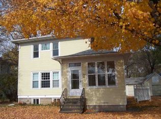 306 7th St NE, Independence, IA 50644