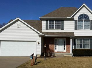 5628 Hillside Ct, Davenport, IA 52806