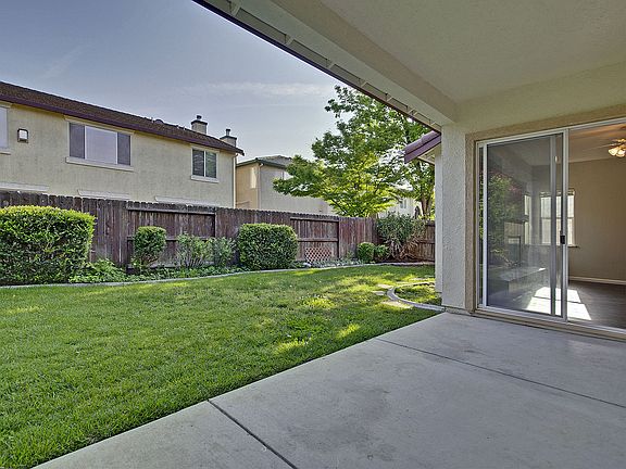 5th image of 520 Lyman Cir
