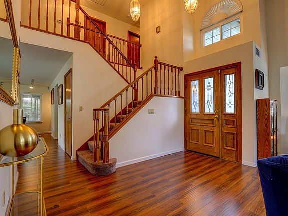 4th image of 7432 Fox Hills Dr