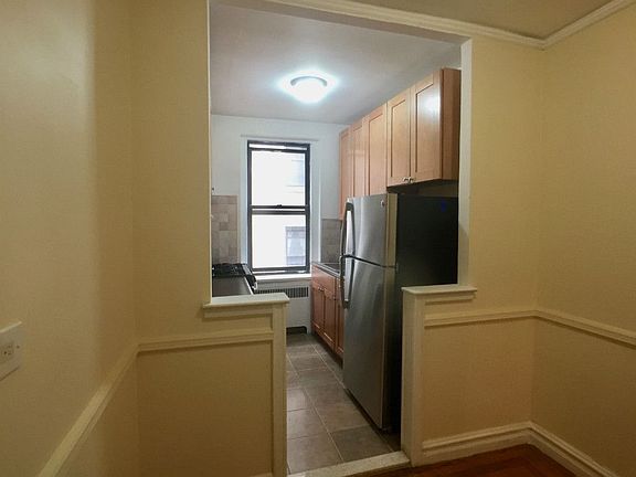 4th image of 235 Seaman Ave APT 3B