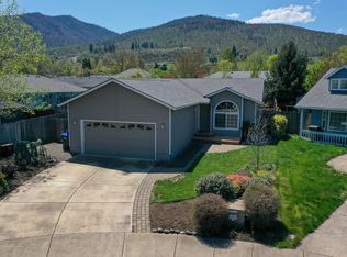 1542 Summer Pl, Talent, OR 97540