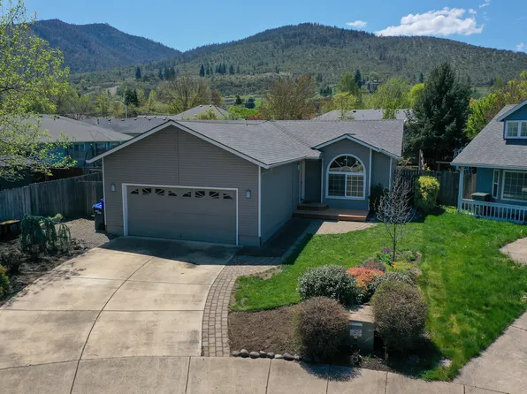 1542 Summer Pl, Talent, OR 97540