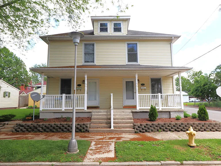 Beautifully Restored Townhouse — Photo 5