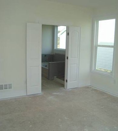 4th image of 563 Sunbury Meadows Dr