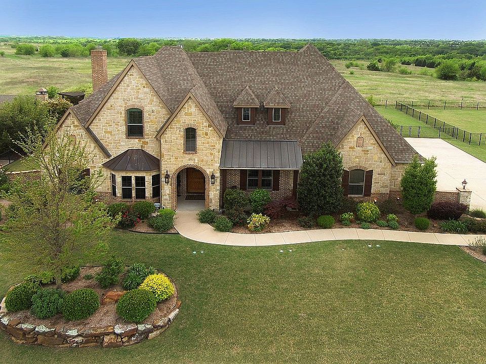 1st image of 10 Peregrine Cir