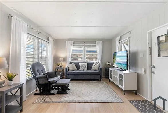 3829 Kim Dr