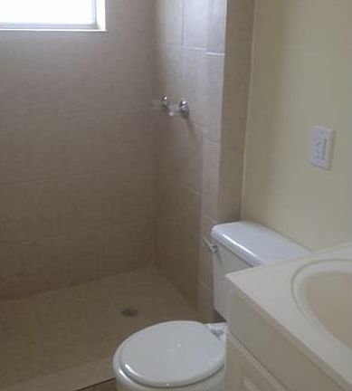4th image of 2901 Parker Ave